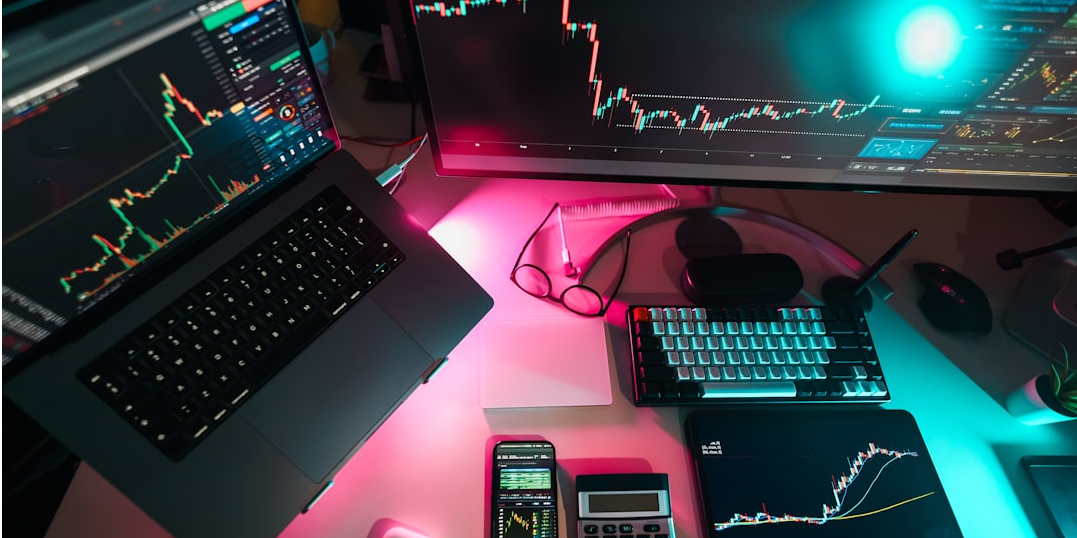 Rappresentazione visiva dell'articolo: Trader vs Investitore. 

Cacciatore o Agricoltore?